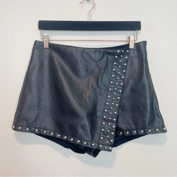 Free People Emmy Studded Black Mini Skort Faux Leather Size 8 - Picture 3 of 10